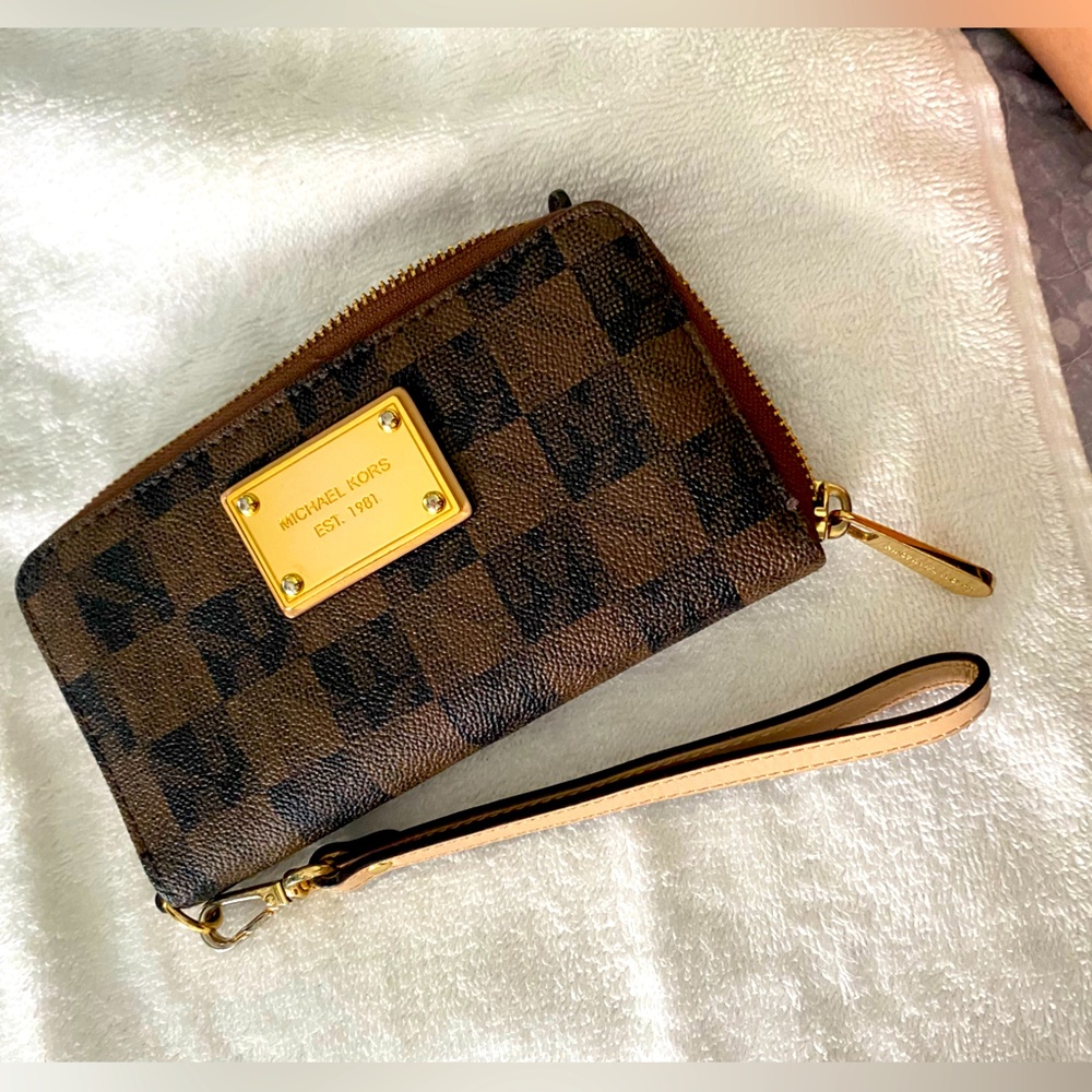 Authentic Michael Kors checkered wallet,